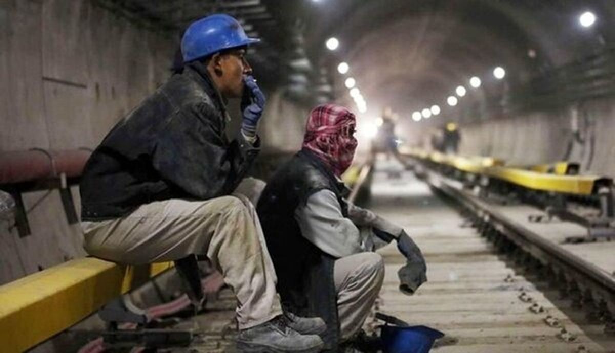 افزایش دستمزد کارگران ۲ بار در سال ضروری است