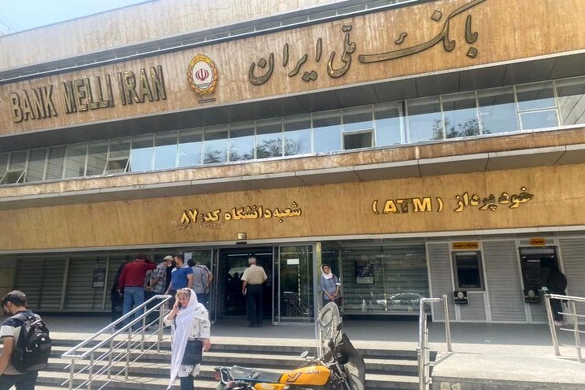 وام بدون ضامن ۵۰۰ میلیون تومانی بانک ملی به چه کسانی تعلق می‌گیرد؟